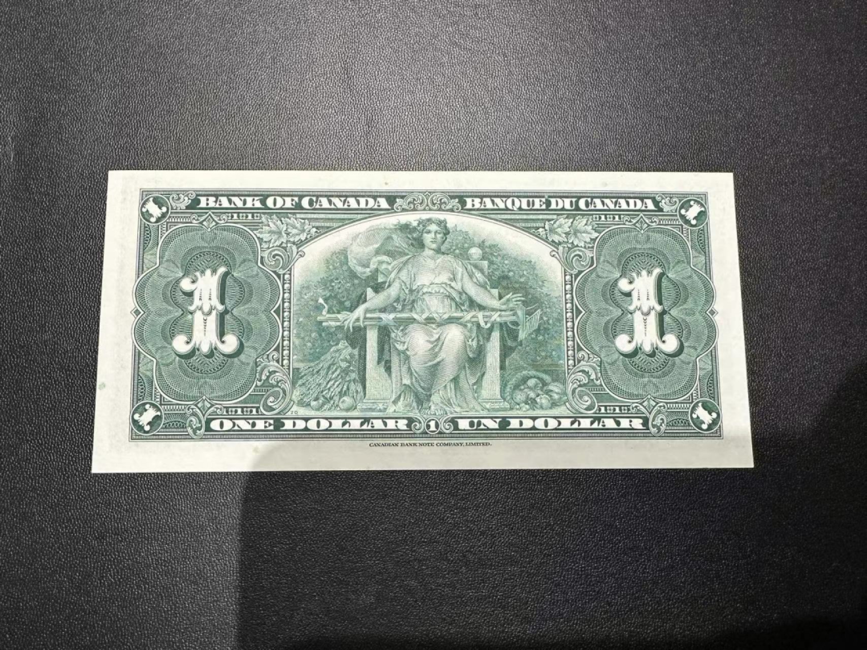 《外钞收藏家》第二百四十四期 连拍场二 1937年加拿大1元 全新 年头久没那么绝