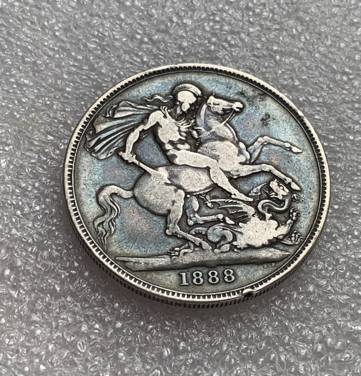 瓶子🏺第80期拍卖会 英国1888年维多利亚高冠马剑克朗银币