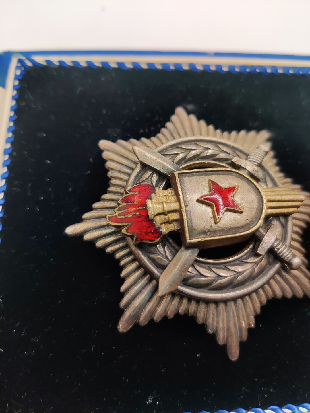 全场0元起拍 第33期 咸鱼国勋章拍卖专场 2月26日（周日）下午6：00开始 南斯拉夫三级军事功绩勋章 银制（带盒略证）+