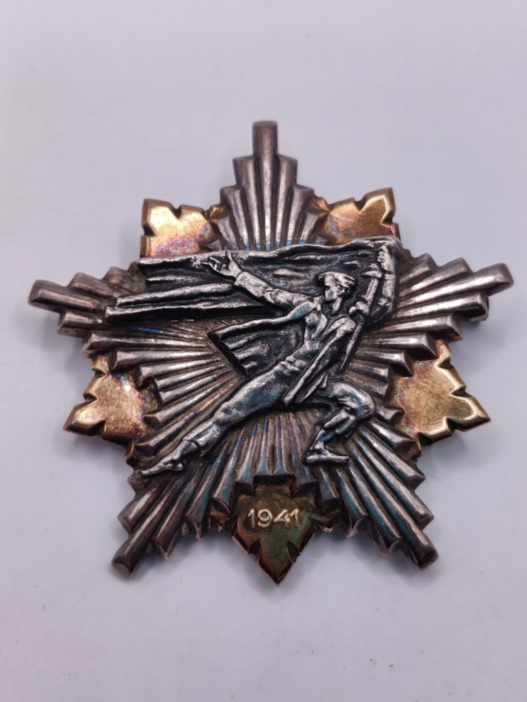 全场0元起拍 第33期 咸鱼国勋章拍卖专场 2月26日（周日）下午6：00开始 南斯拉夫游击队纪念章23144号（银质安全针版）银制+