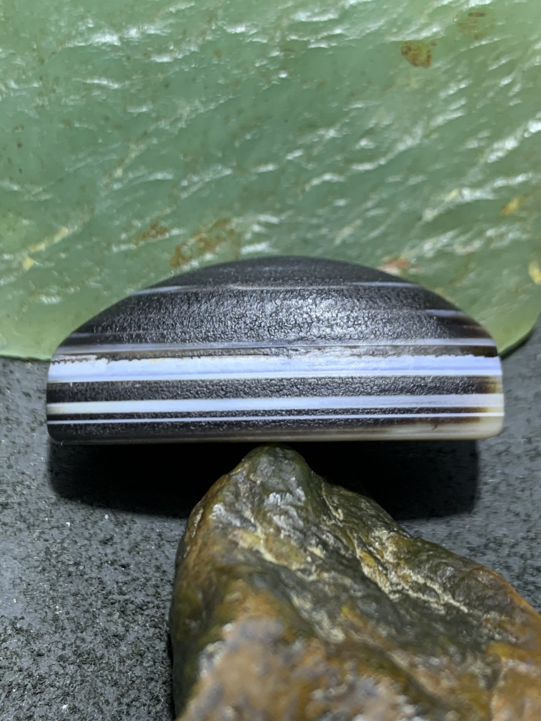 精美风化纹药师玛瑙随形羊眼板珠一个，