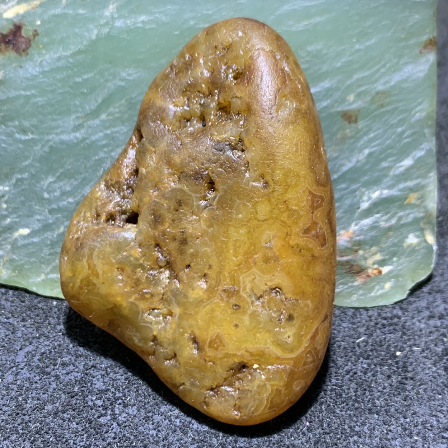 精美天然马达加斯加玛瑙原石把件，摆件一个，