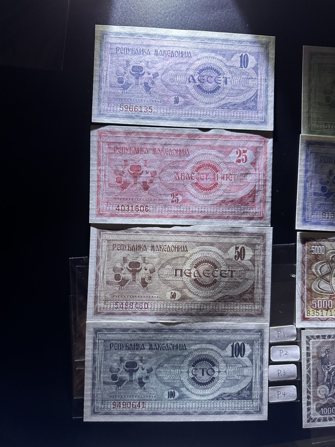 《外钞收藏家》第二百四十三期（南斯拉夫、塞尔维亚、马其顿专场） 马其顿1992年全套8枚 全新UNC