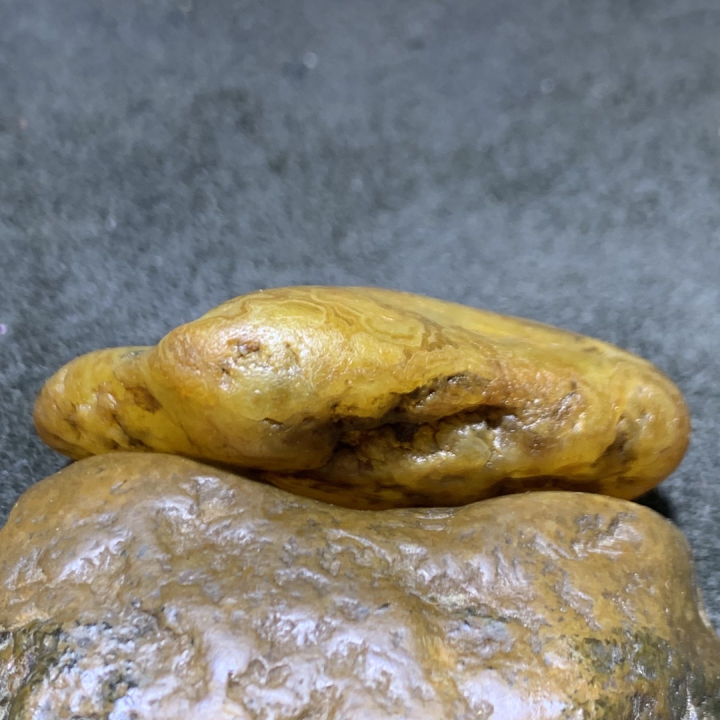 精美天然马达加斯加玛瑙原石把件，摆件一个，