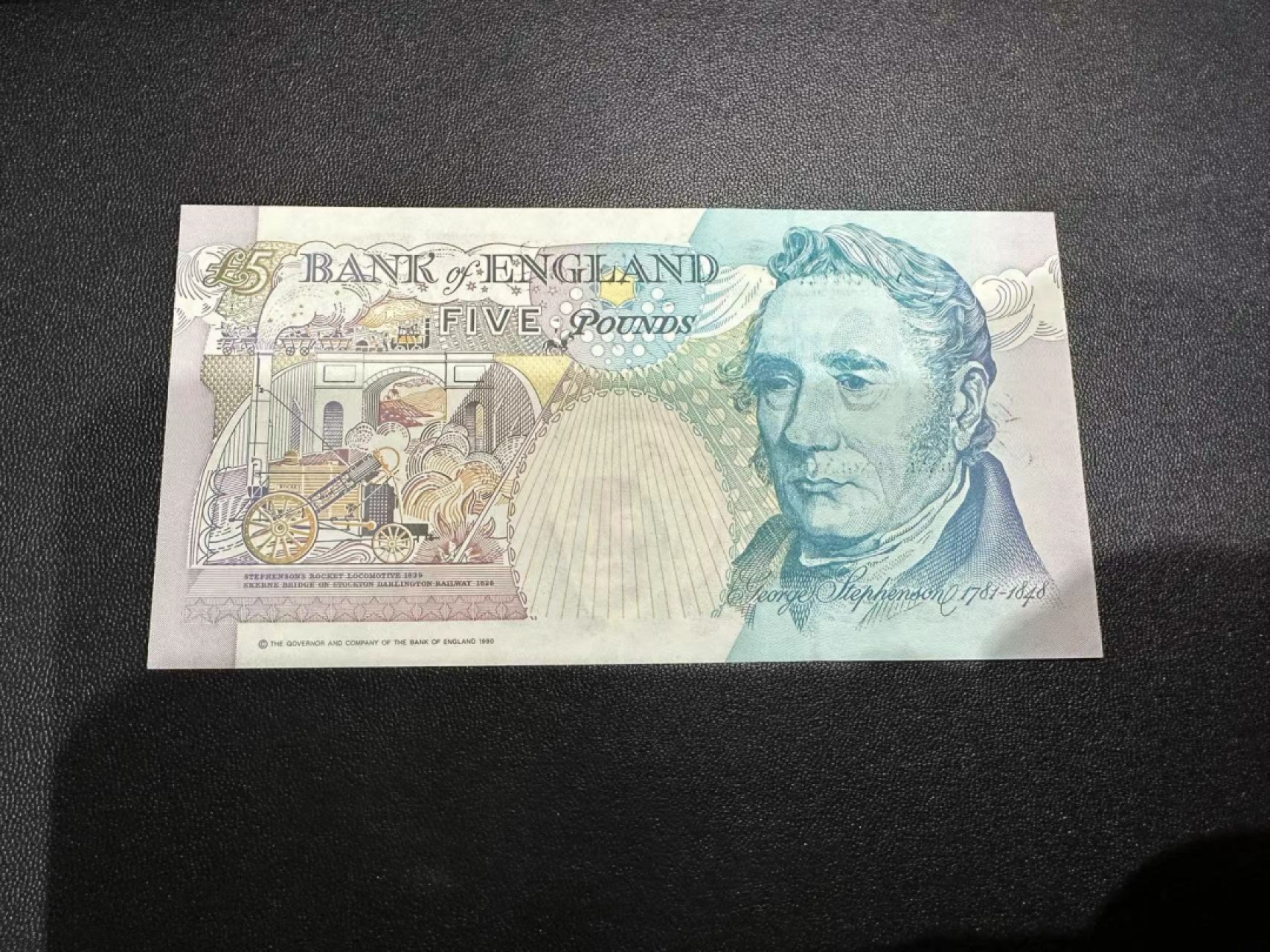 《外钞收藏家》第二百四十四期 连拍场二 英国E序列5镑 全新UNC 尾26