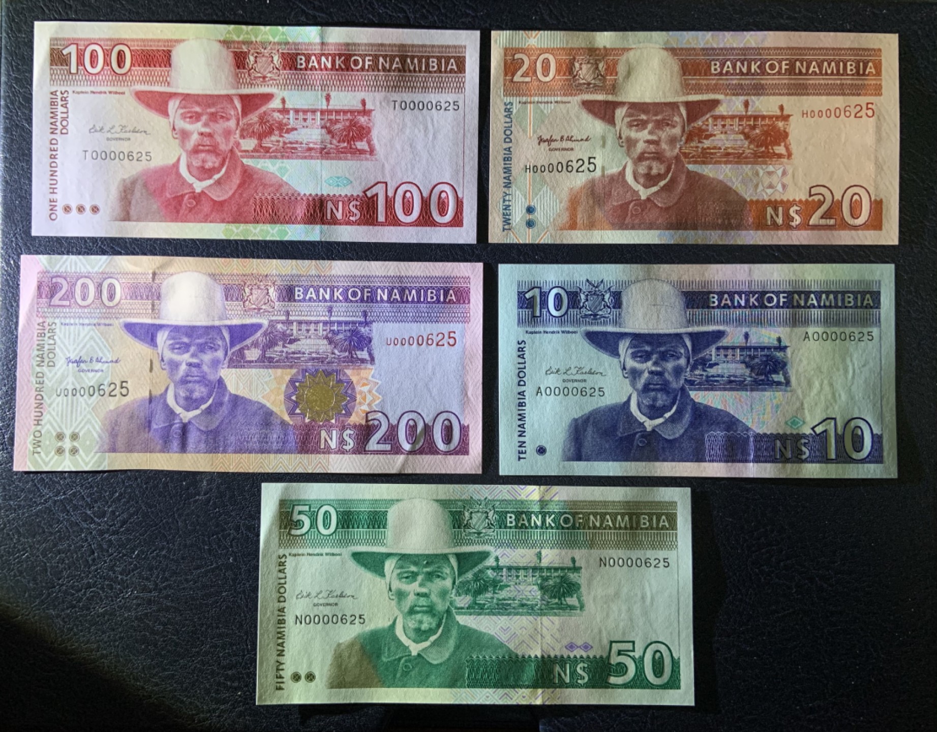 收藏联盟Quantum Auction 第235期拍卖 纳米比亚2006-07年10-200元百位全同号  品相全新UNC（100和200角有瑕疵，细节如图）