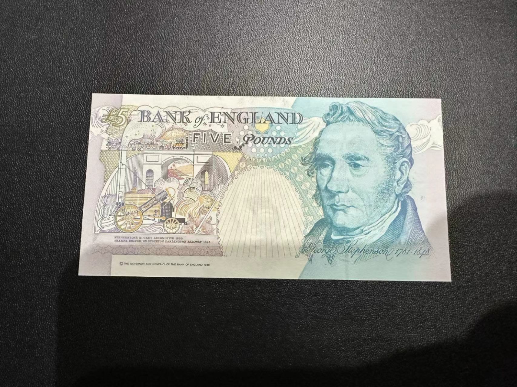 《外钞收藏家》第二百四十四期 连拍场二 英国E序列5镑 全新UNC 尾72