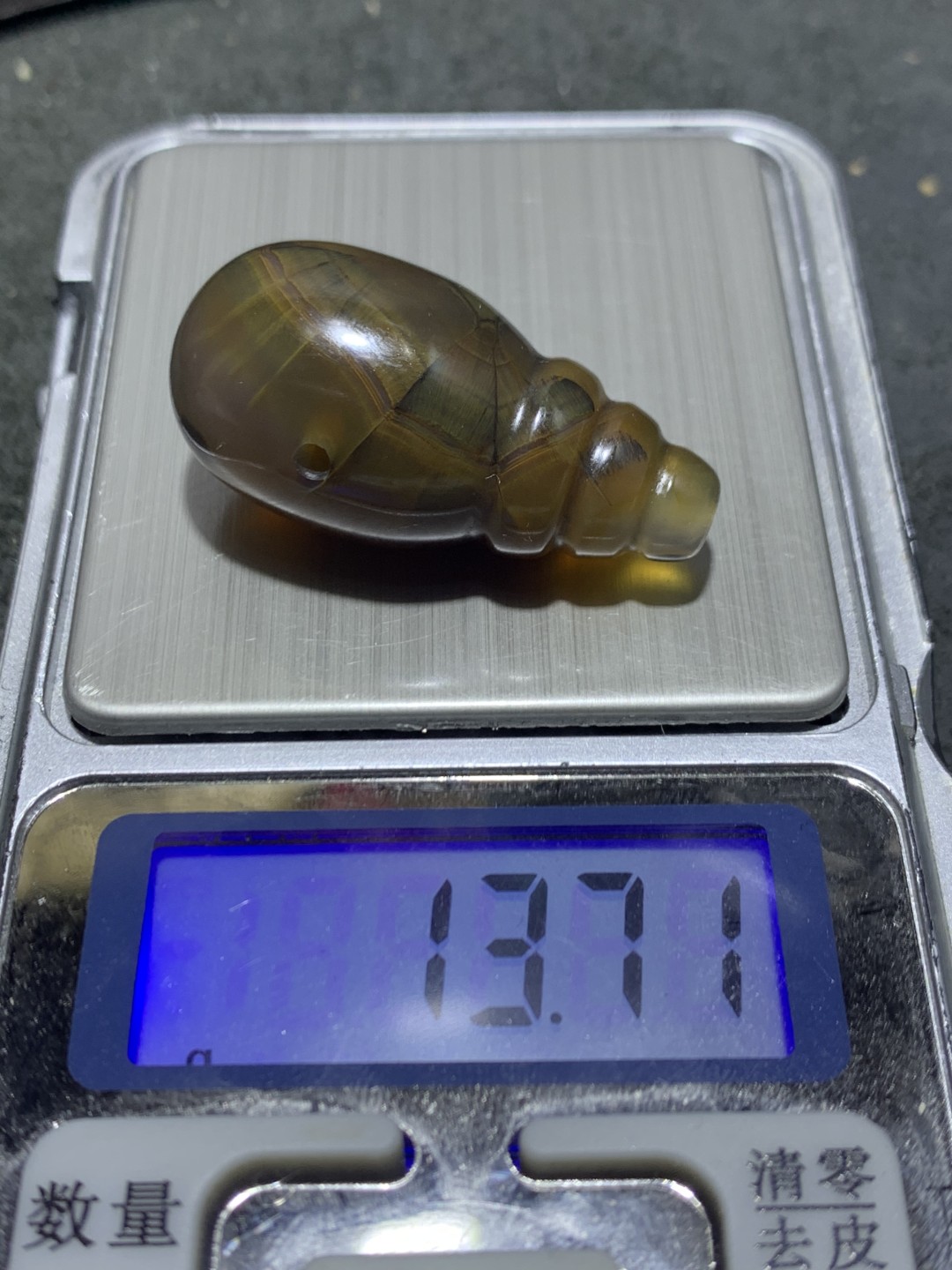 精美龟裂纹九眼页岩一体佛头三通一颗！