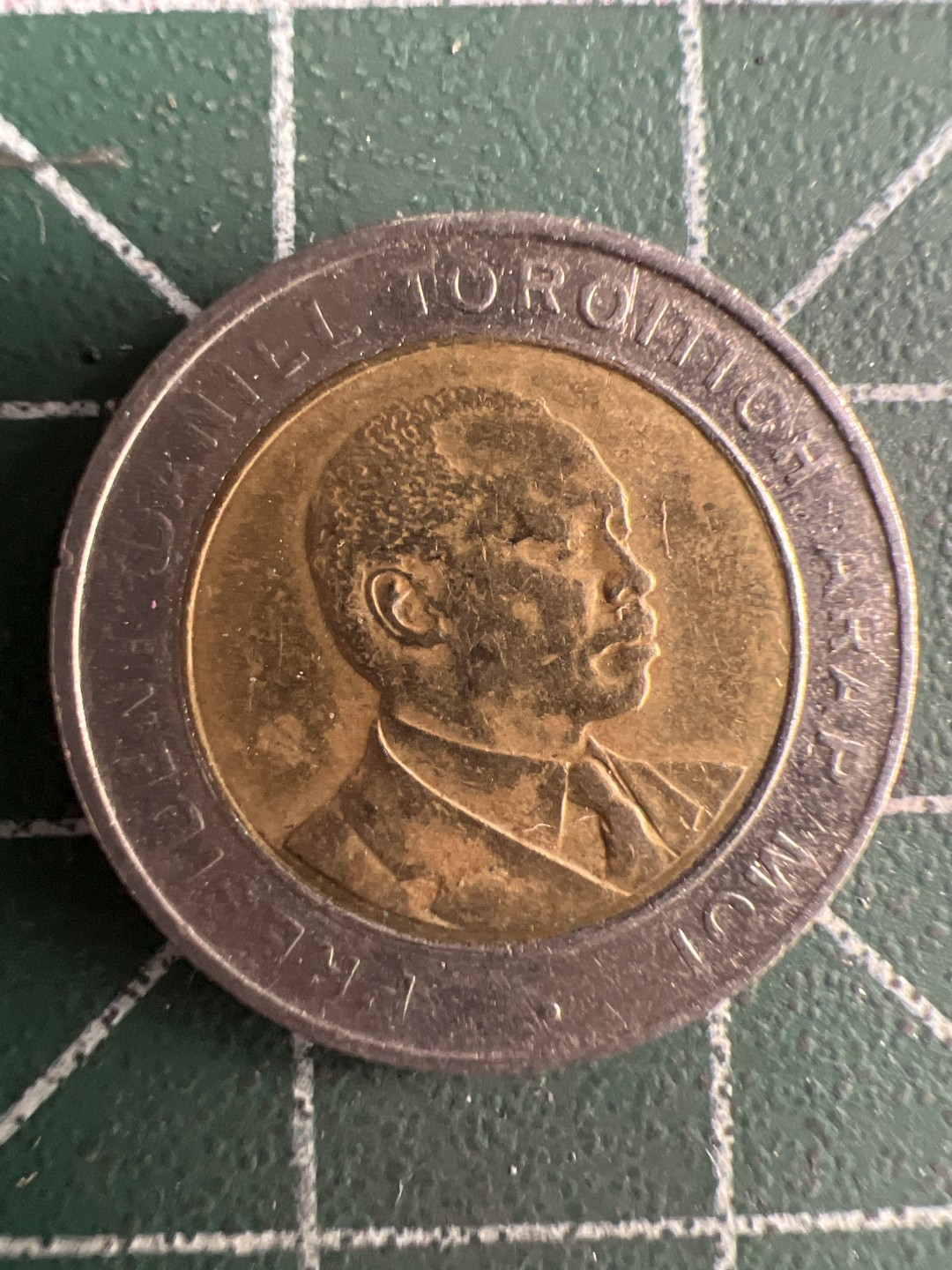 泡泡堂微拍第六十九幕硬币捡漏可累计专场👿👿，零佣金，零押金，累计满二十元包邮，接受代拍业务 肯尼亚5先令双色币