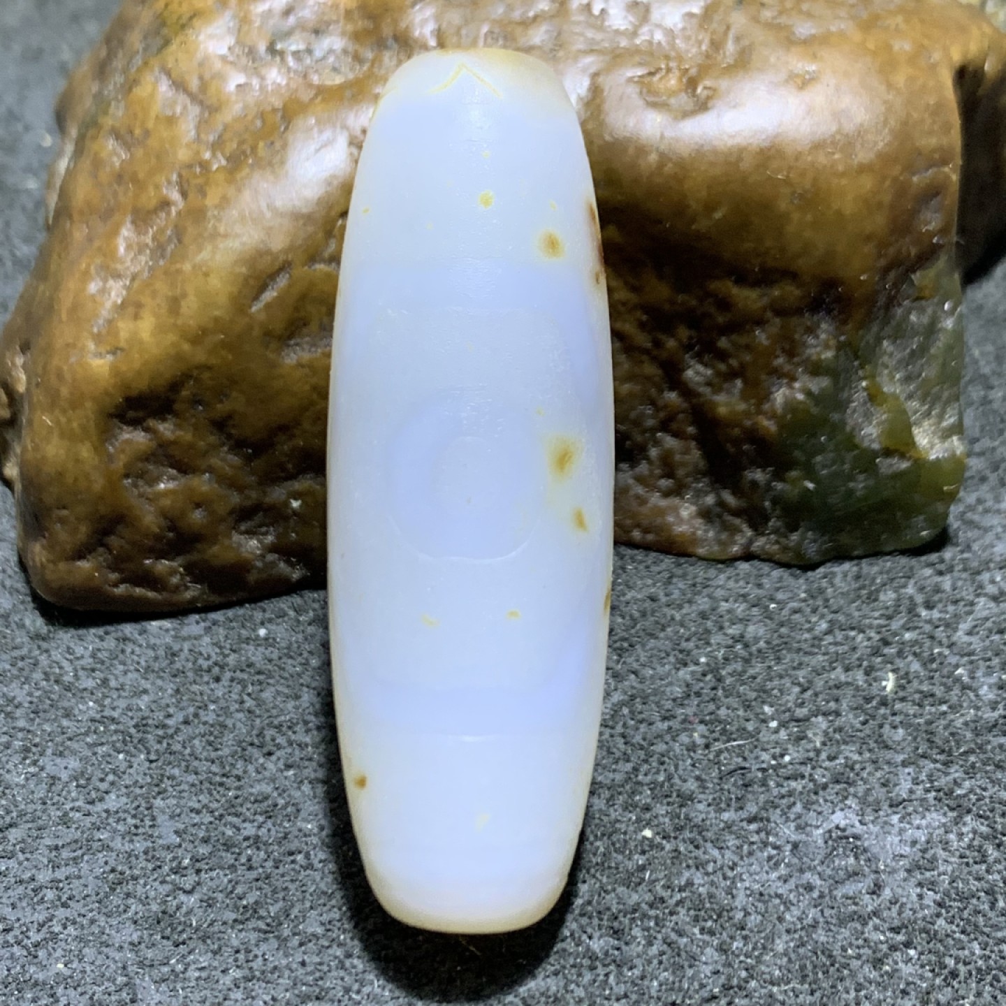放福利，精美风化纹白玛瑙桶珠一颗，