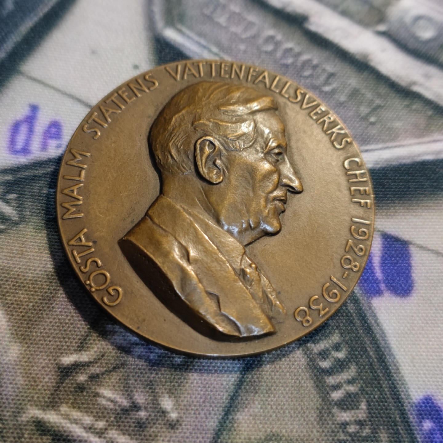 二月章牌清仓会 周五晚自动结拍 1938瑞典工程师大铜章