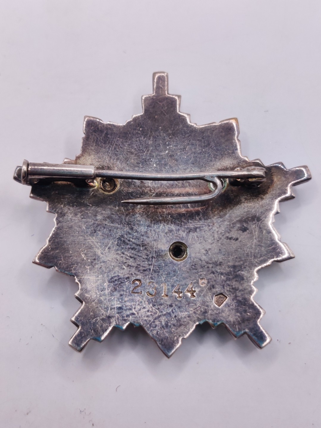 全场0元起拍 第33期 咸鱼国勋章拍卖专场 2月26日（周日）下午6：00开始 南斯拉夫游击队纪念章23144号（银质安全针版）银制+