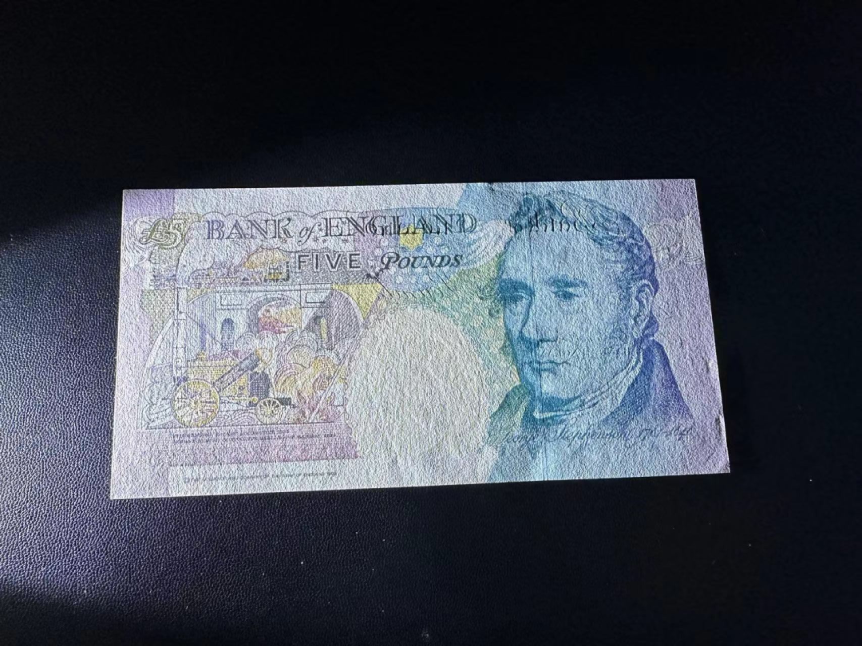 《外钞收藏家》第二百四十四期 连拍场二 英国E序列5镑 全新UNC 尾26