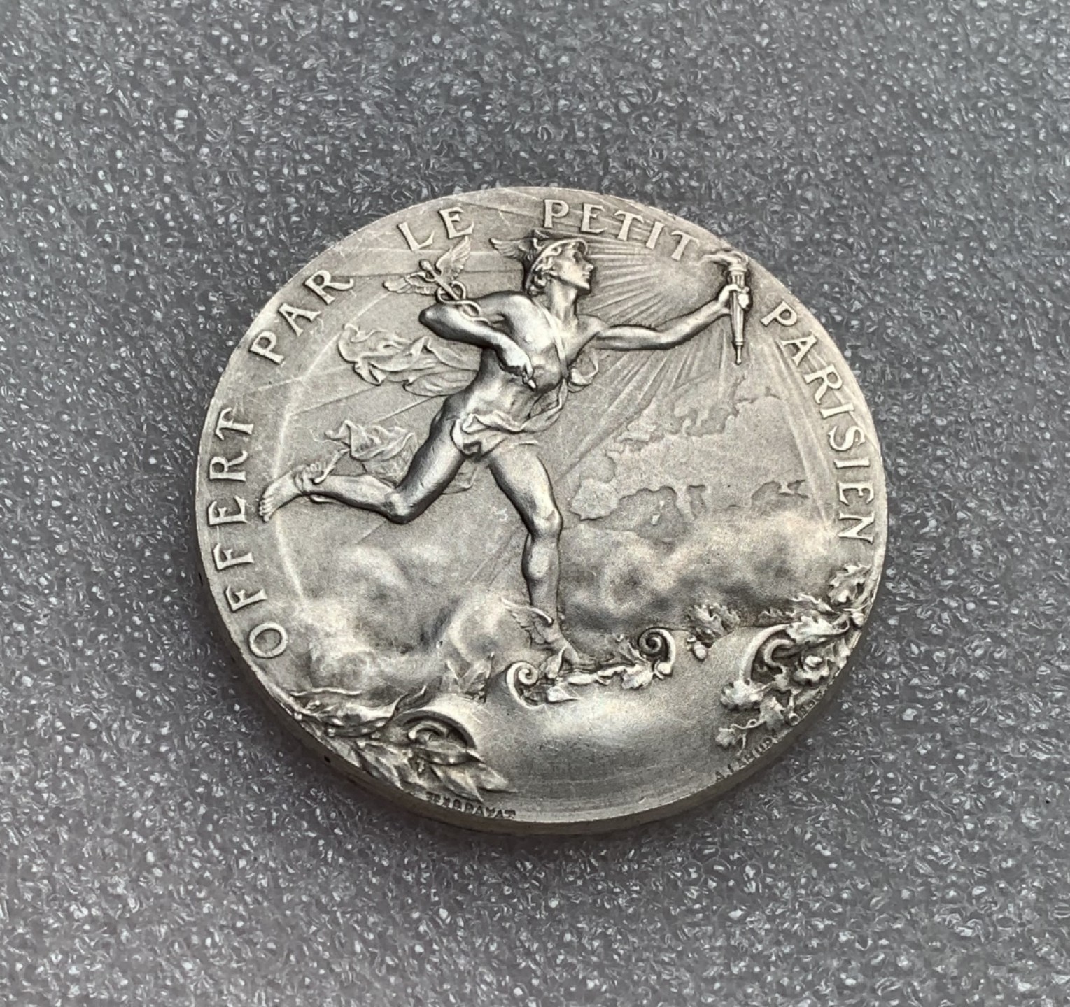 瓶子🏺第80期拍卖会 原盒法国自由女神纪念银章，背面墨丘利天使，无边銘，55克50mm