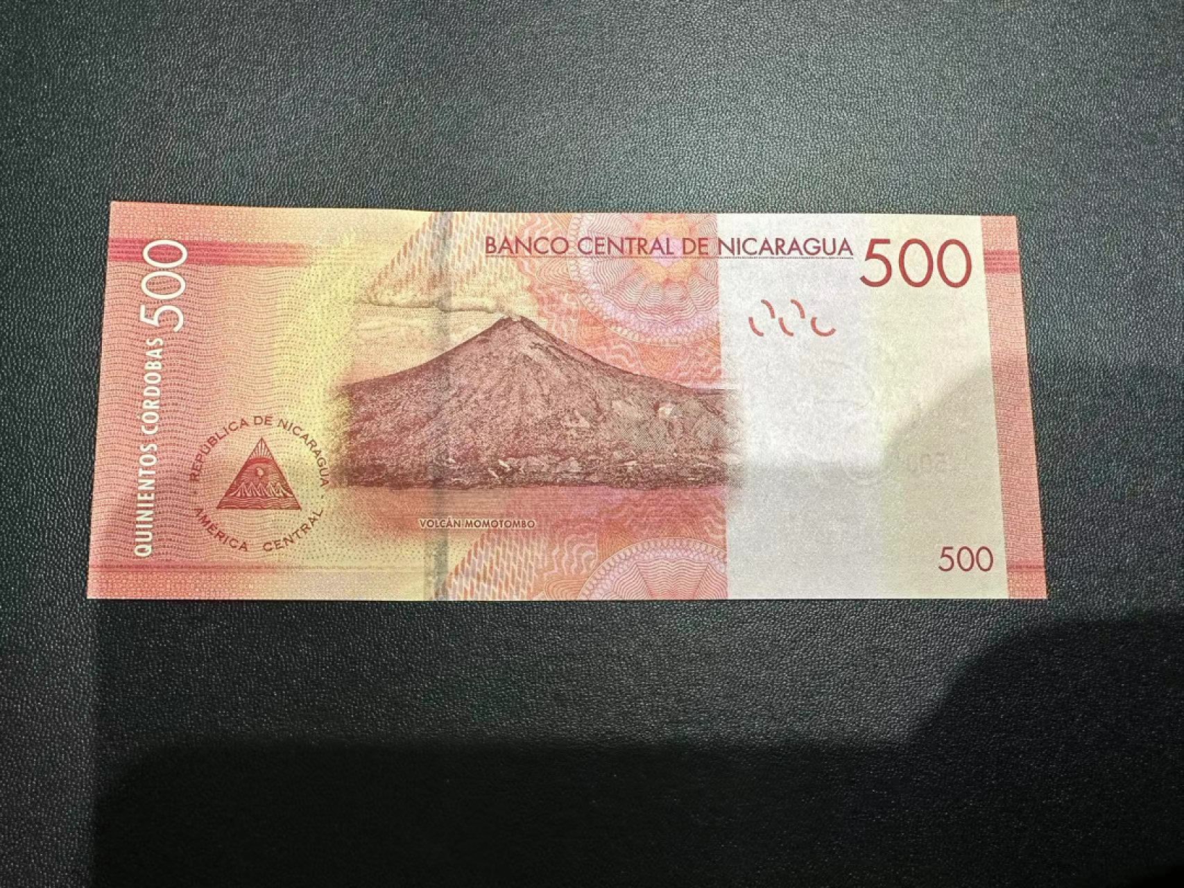 《外钞收藏家》第二百四十四期 连拍场二 尼加拉瓜500 A冠 全新UNC