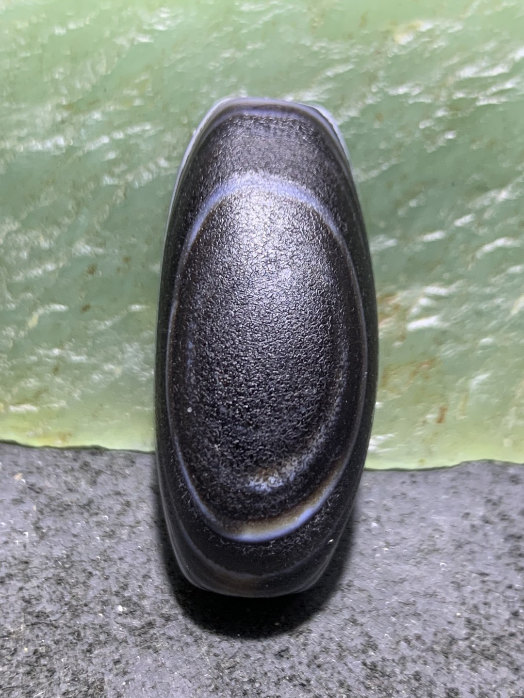 精美风化纹药师玛瑙随形羊眼板珠一个，