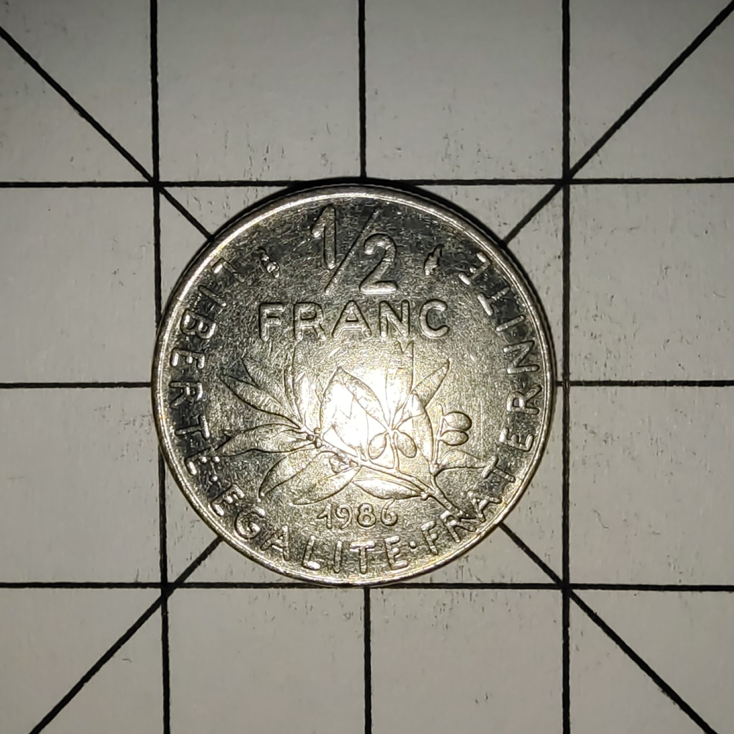 收藏之家世界硬币第11期(满20包邮，可多场累计。捡漏，无押金，无佣金) 法国1/2法郎1986年