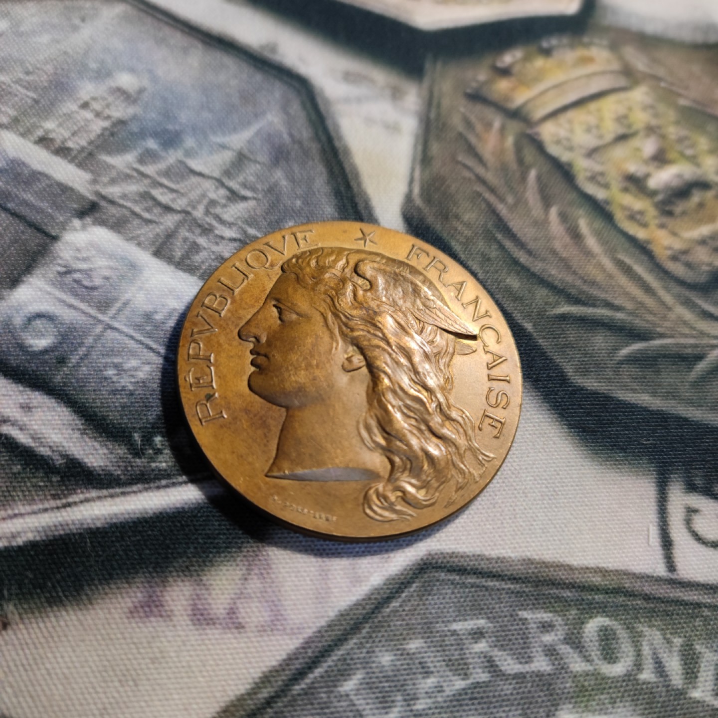 二月章牌清仓会 周五晚自动结拍 法国1901商业部墨丘利铜章