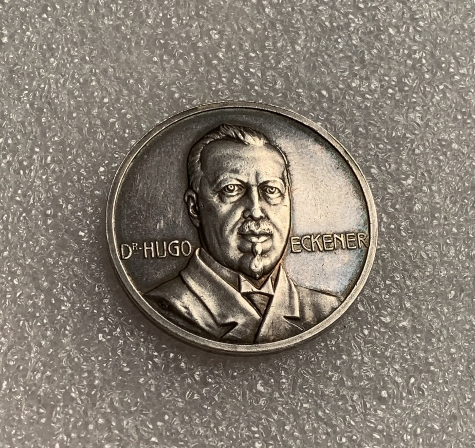 瓶子🏺第80期拍卖会 德国1924年齐柏林飞艇纪念银章，990银边銘，15克，33mm