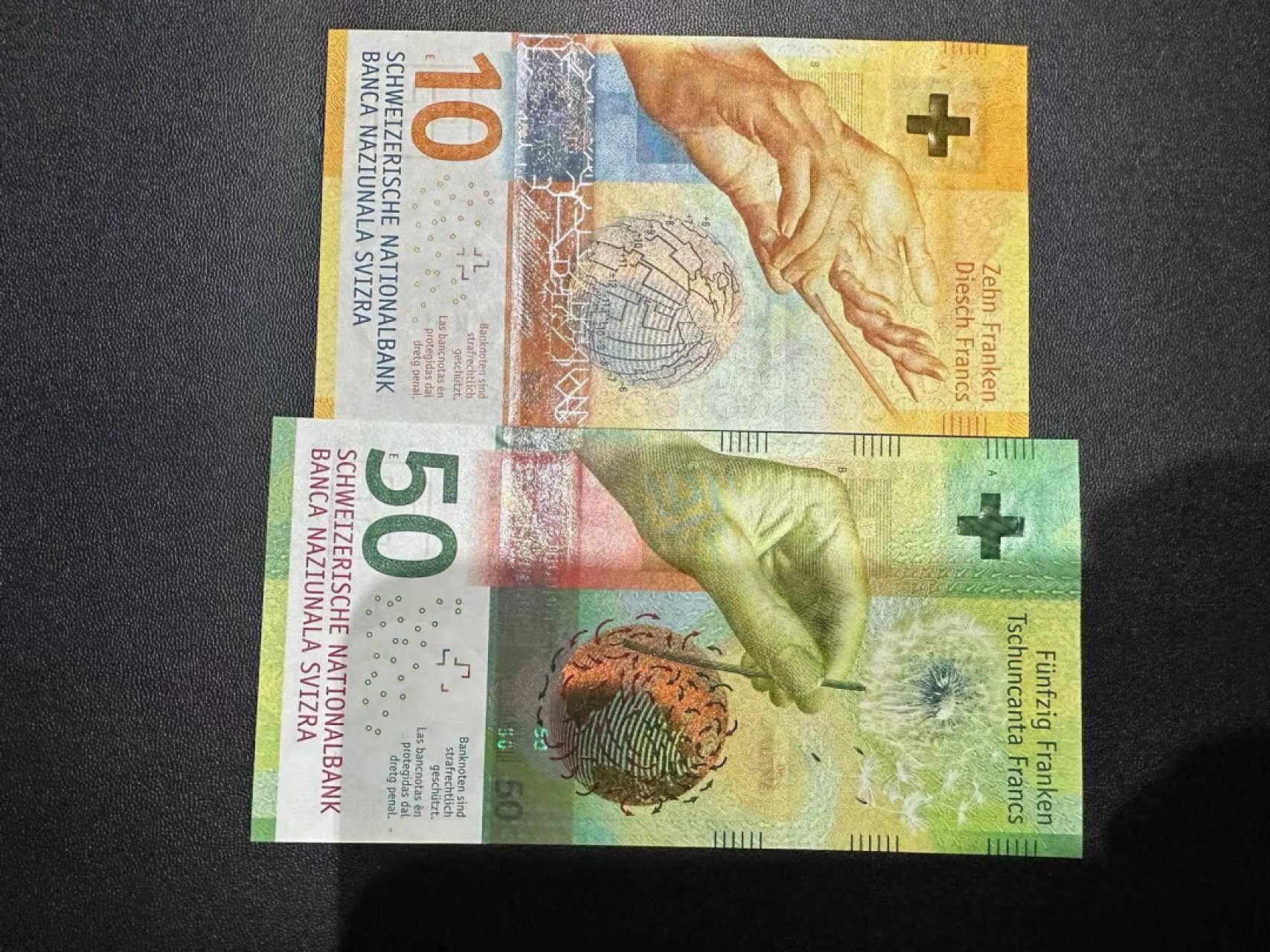 《外钞收藏家》第二百四十四期 连拍场二 瑞士最新版10、50法郎 两张一起 全新UNC