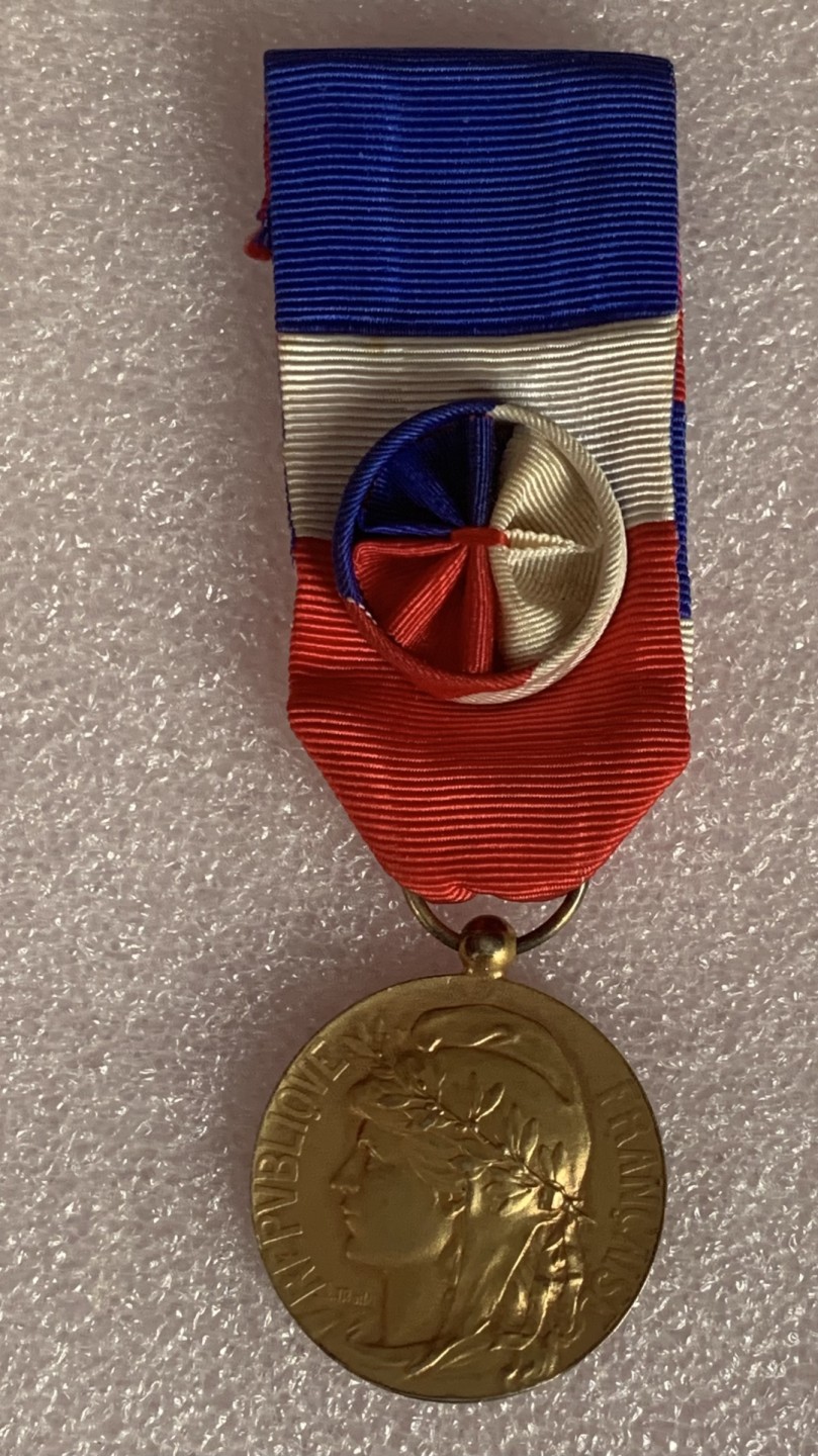 瓶子🏺第80期拍卖会 法国1964年镀金银质奖章（银戳在背面上面）