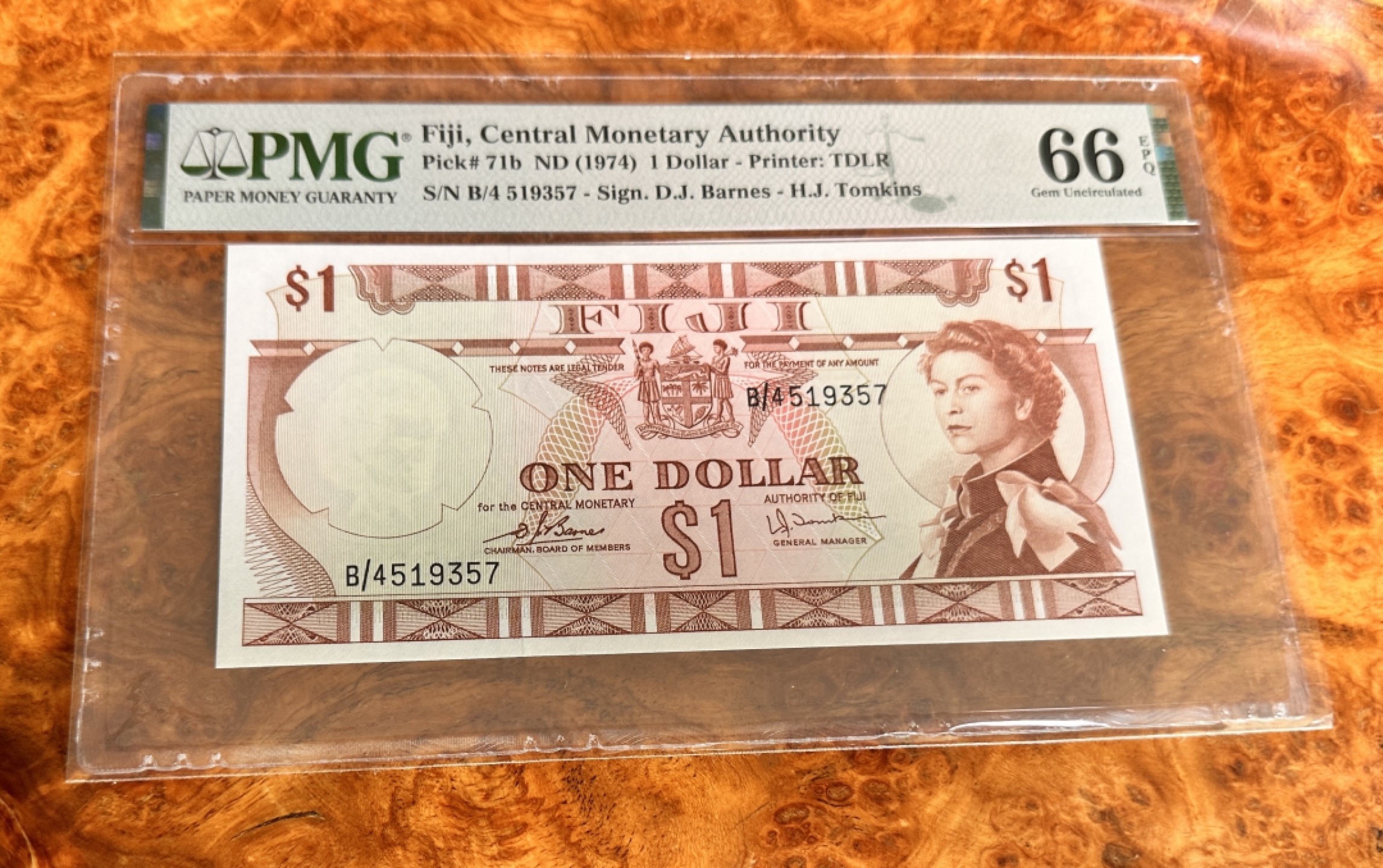 Chase Auction 第18期 - - 外钞、民国钞和人民币混合场！ 1974年斐济1元，PMG66，戎装女王！