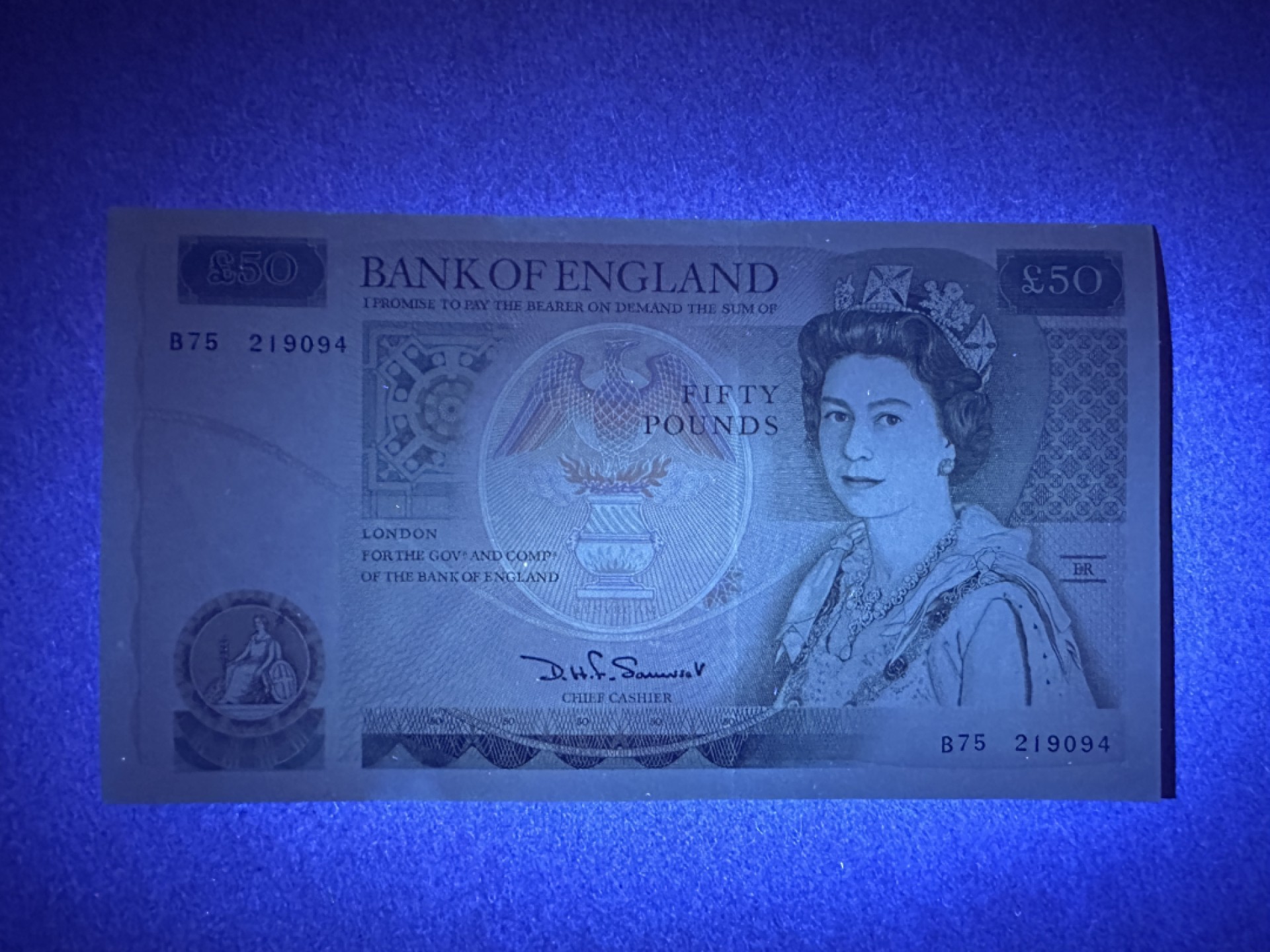 《张总收藏》91期——外币精品百拍 英格兰50镑 UNC D序列 签名D.H.F. Somerset P-381a