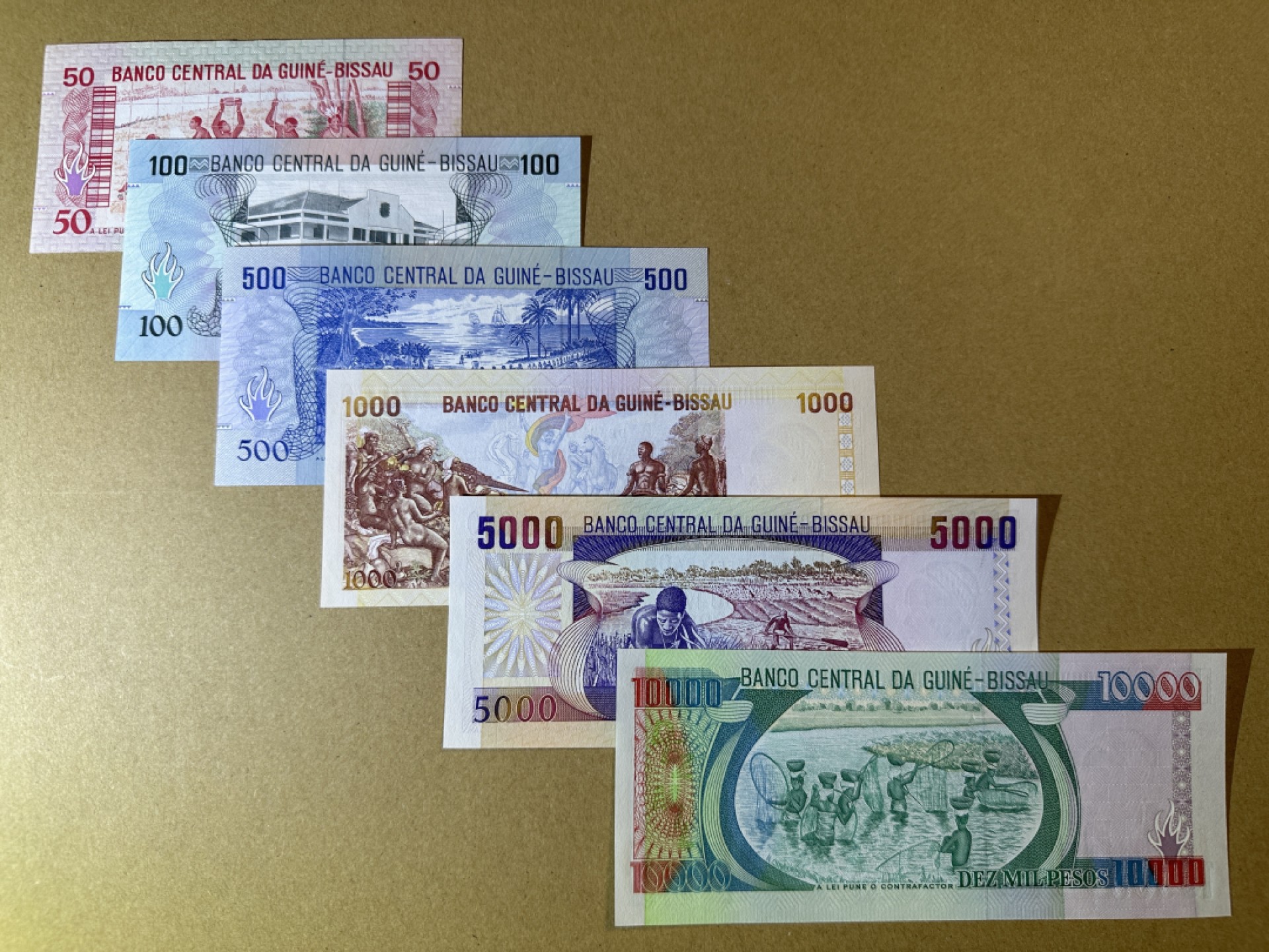 《张总收藏》91期——外币精品百拍 几内亚比绍50-10000比索全套6张 UNC 1990年版