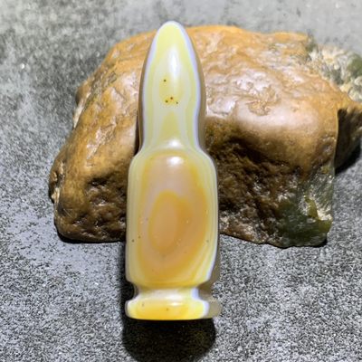精美缠丝玛瑙雕刻弹头大吊坠一个 - 精美缠丝玛瑙雕刻弹头大吊坠一个