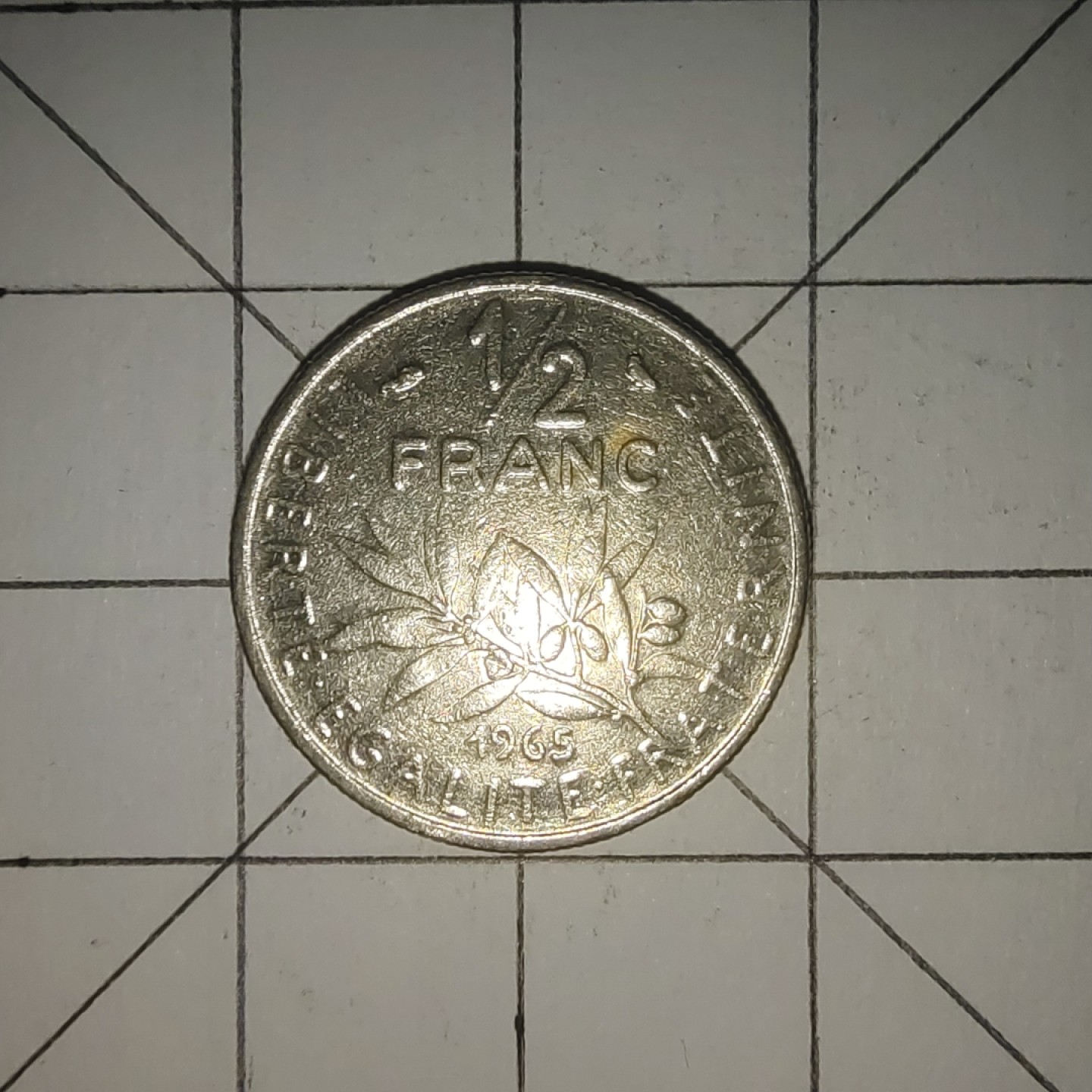 收藏之家世界硬币第12期(满20包邮，可多场累计。捡漏，无押金，无佣金) 法国1/2法郎1965年