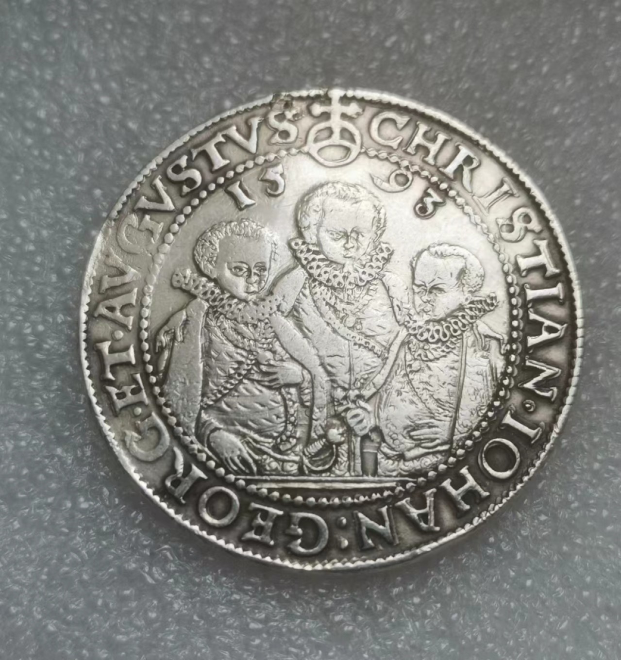 瓶子🏺第80期拍卖会 神圣罗马帝国 文艺复兴时期1593年 萨克森选帝侯 克里斯蒂安三兄弟大泰勒银币40毫米28.25克