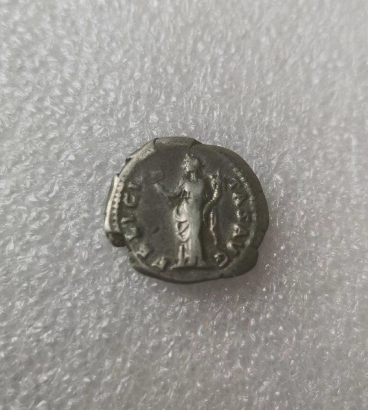 瓶子🏺第80期拍卖会 古罗马帝国康茂德背胜利女神第纳尔银币18毫米2.25克