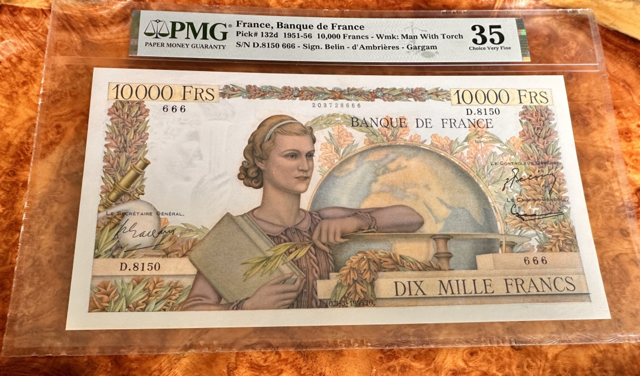 Chase Auction 第18期 - - 外钞、民国钞和人民币混合场！ 1951年10000法郎，大地球，左上角有多个细小针眼，票面主体品相不错，介意勿拍！