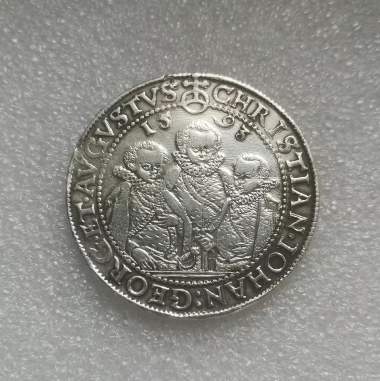 瓶子🏺第80期拍卖会 神圣罗马帝国 文艺复兴时期1593年 萨克森选帝侯 克里斯蒂安三兄弟大泰勒银币40毫米28.25克