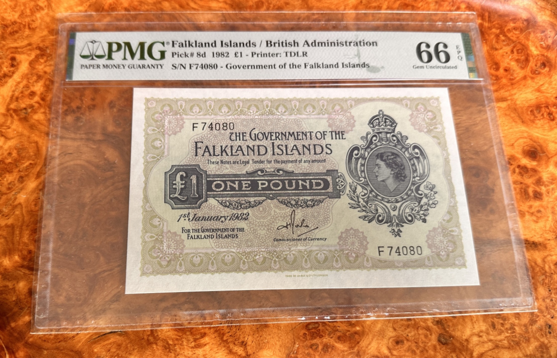 Chase Auction 第18期 - - 外钞、民国钞和人民币混合场！ 1982年福克兰群岛1镑，PMG66，女王头像！