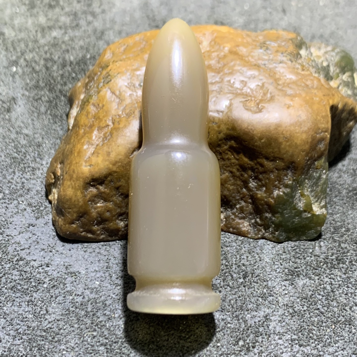 精美缠丝玛瑙雕刻弹头大吊坠一个