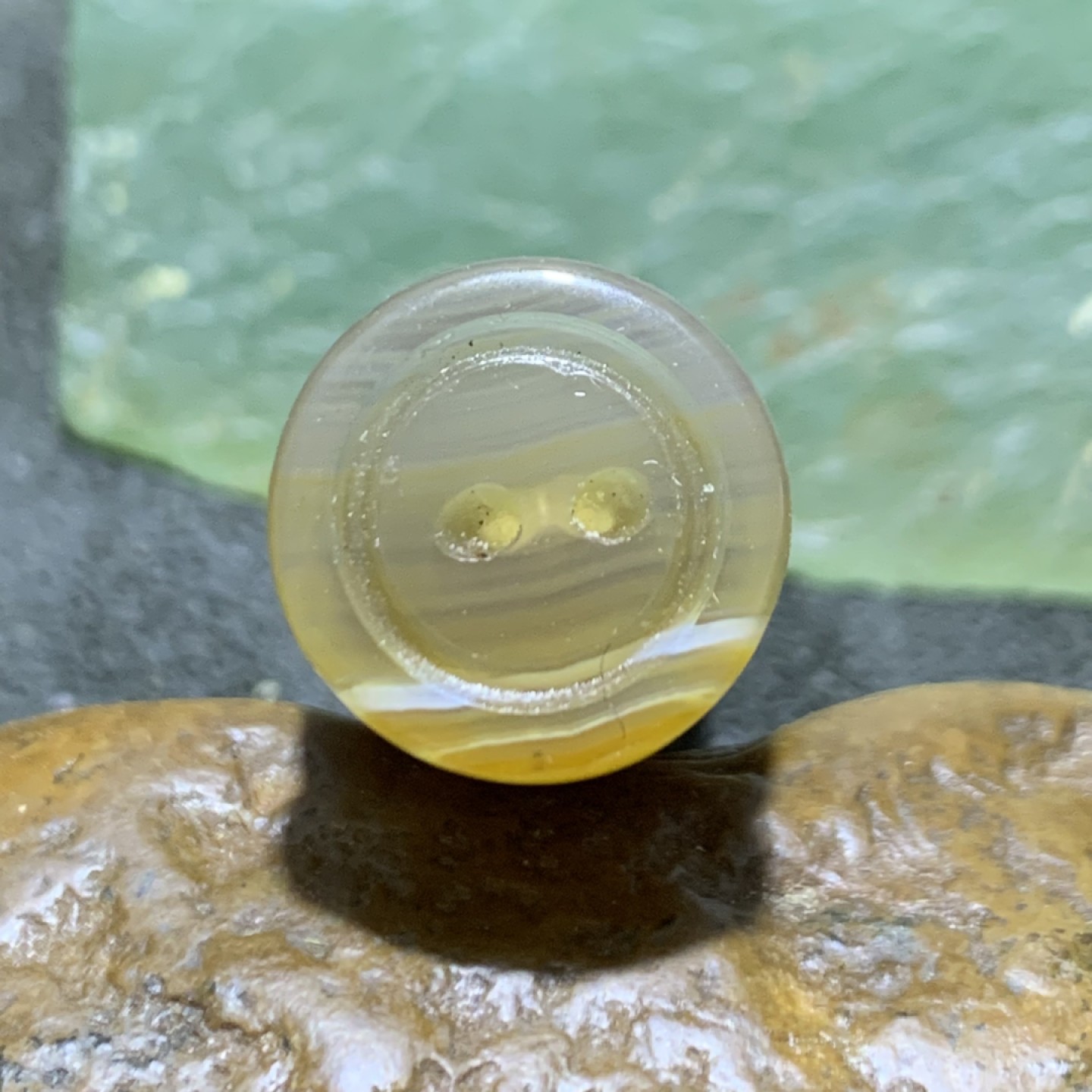 精美缠丝玛瑙雕刻弹头大吊坠一个