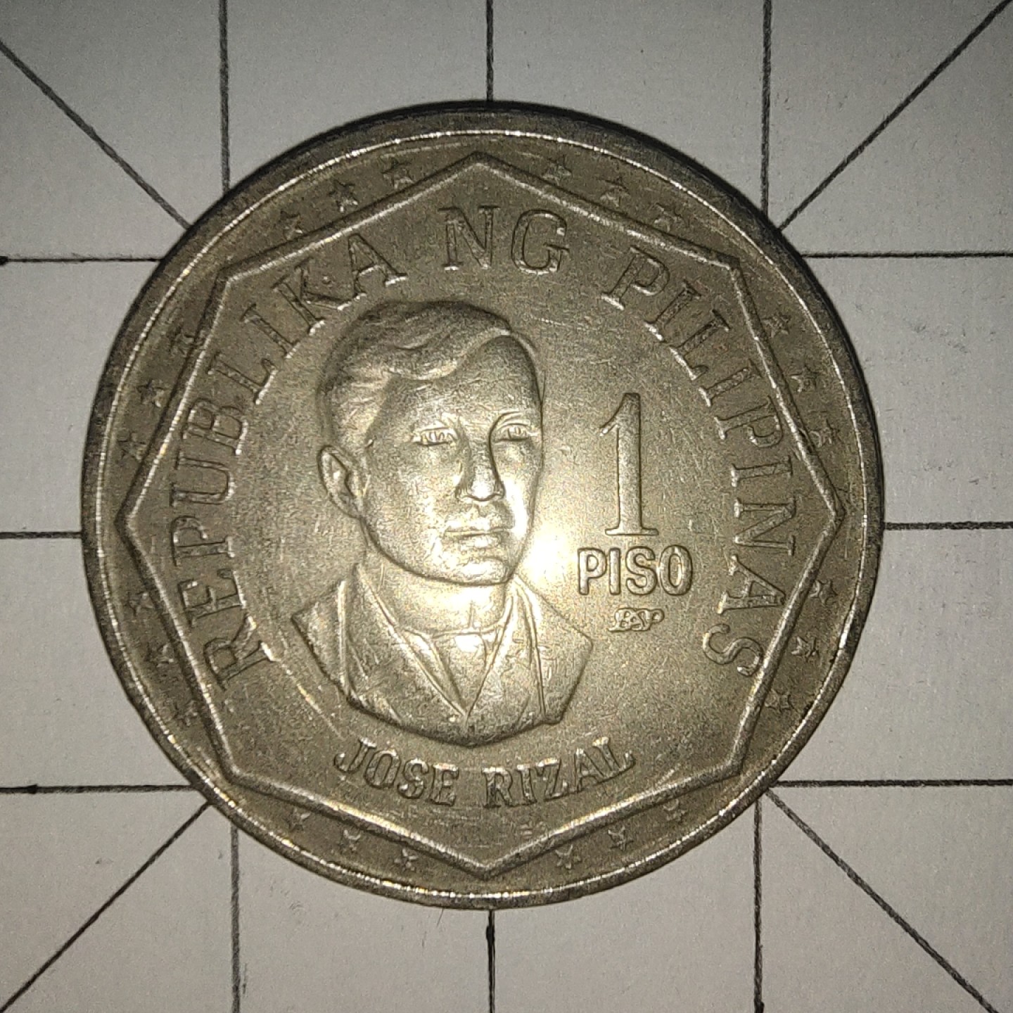 收藏之家世界硬币第12期(满20包邮，可多场累计。捡漏，无押金，无佣金) 菲律宾1比索1982年