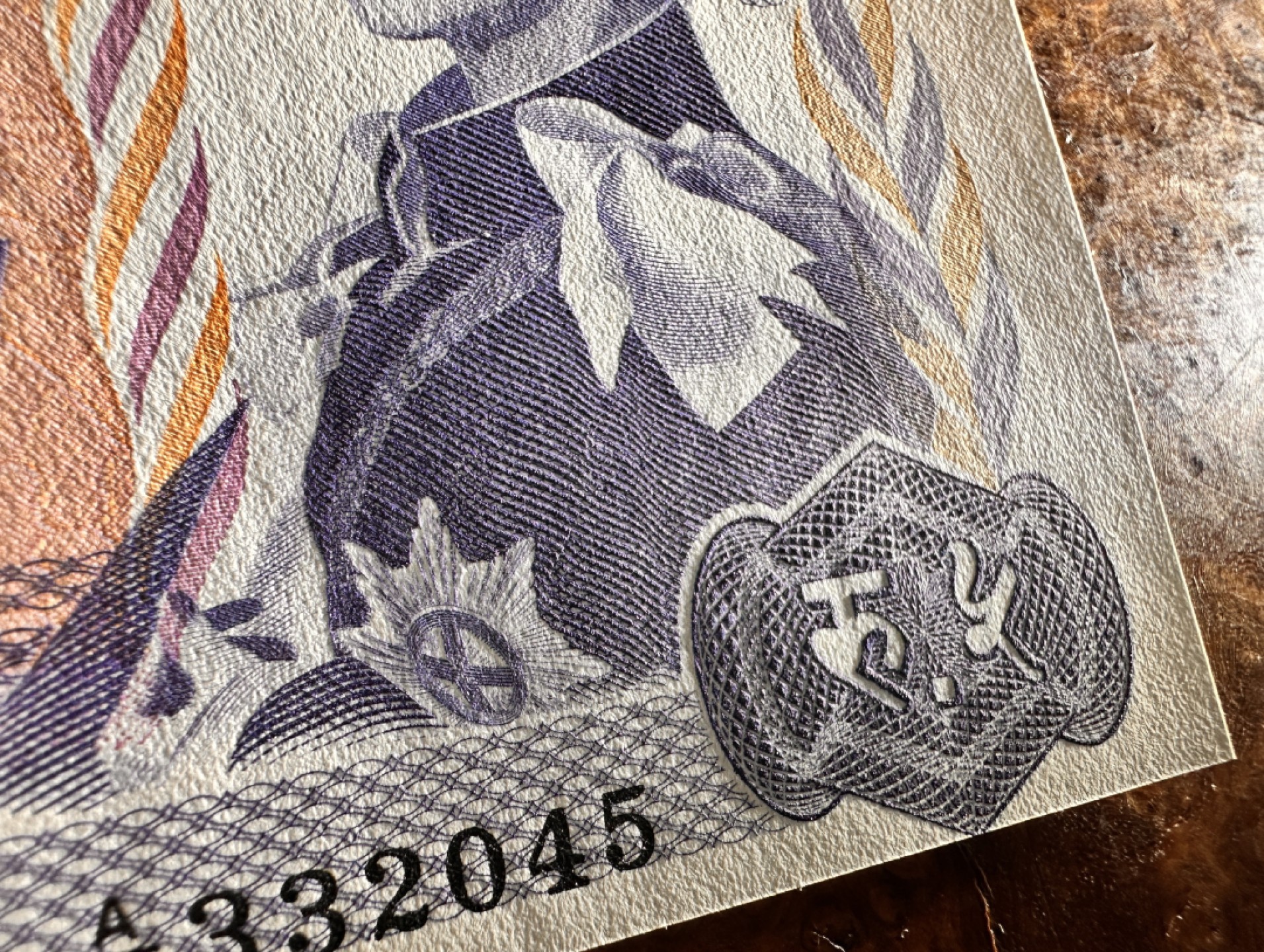 Chase Auction 第18期 - - 外钞、民国钞和人民币混合场！ 毛里求斯5卢比，戎装女王，品相如图，UNC！