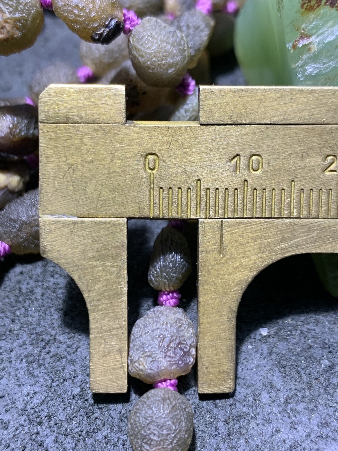 戈壁紫罗兰葡萄干筋脉原石108项链一条！