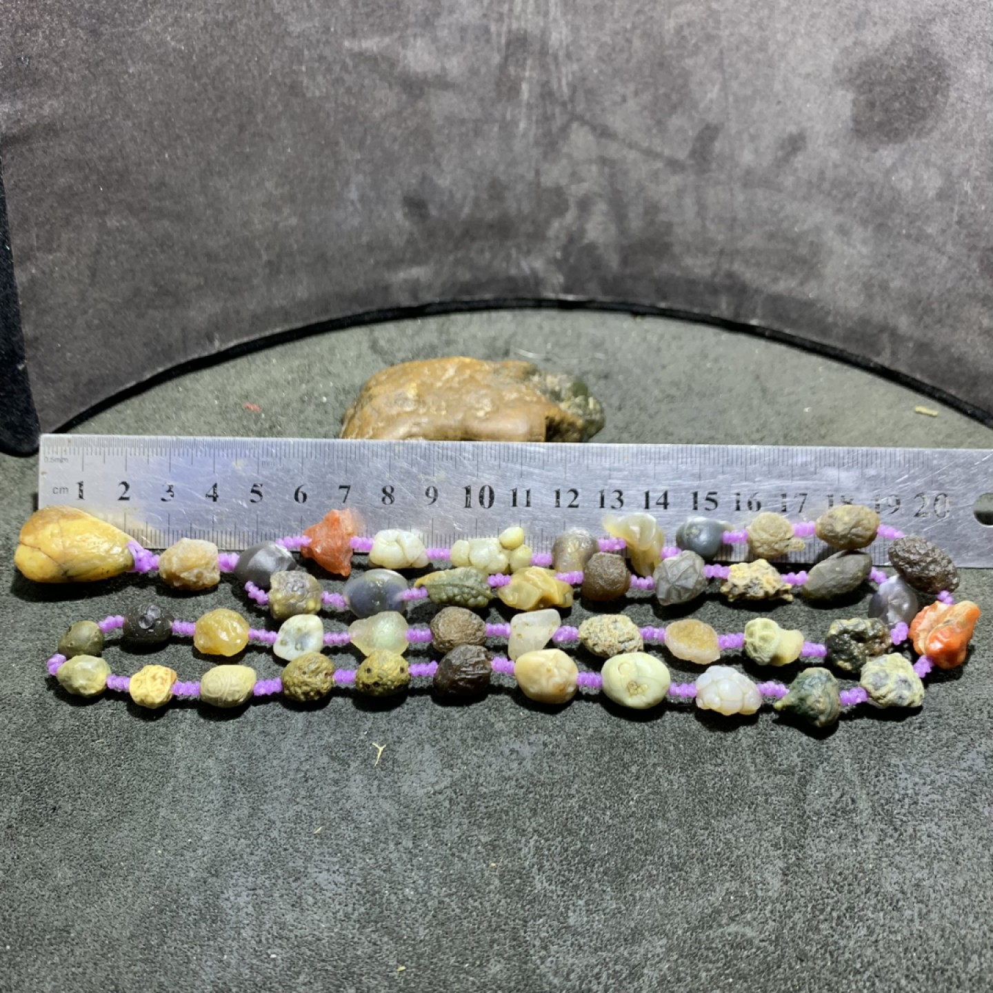 精美阿拉善筋脉石项链一条，
