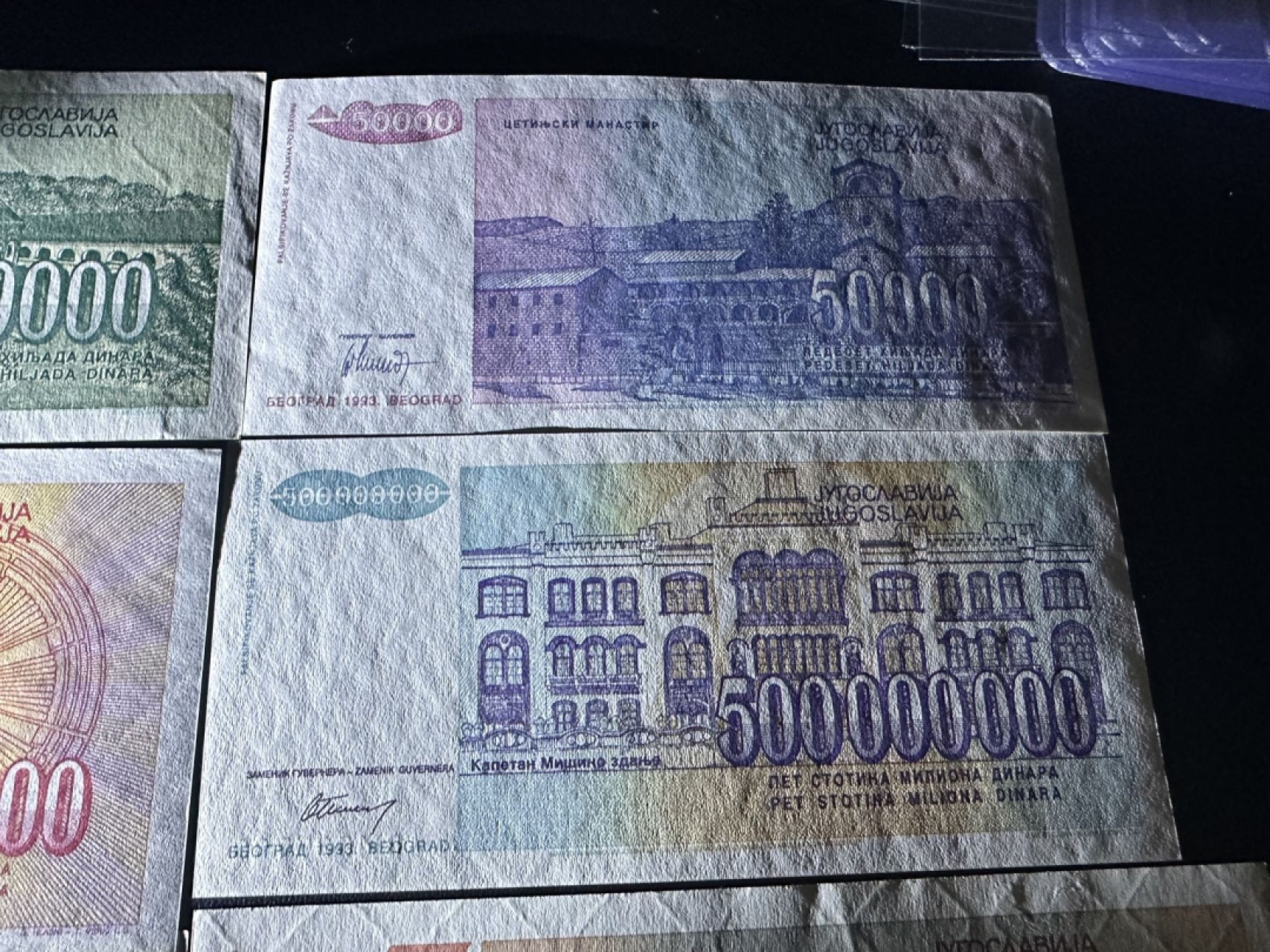 《外钞收藏家》第二百四十三期（南斯拉夫、塞尔维亚、马其顿专场） 南斯拉夫1993年改值版10枚全套，5000/1W/5W/50W/500W/5000W/5亿、50亿、500亿、5000亿第纳尔 全新 500万、50亿、5000亿边上有轻微潮 ，5000亿有一道压痕
