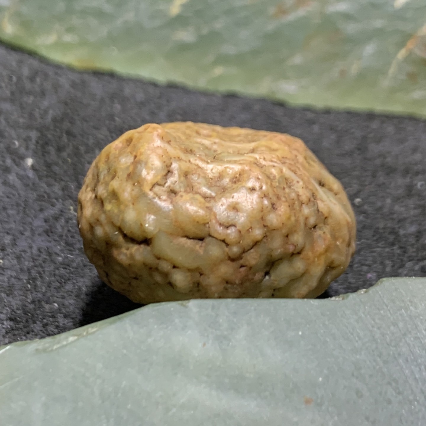 精美阿拉善筋脉石原石一颗