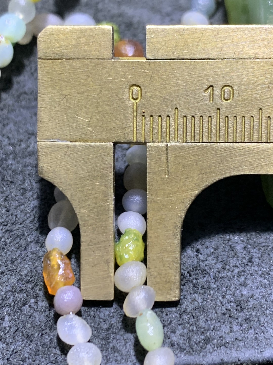 精美天然戈壁阿拉善多彩小米珠手串(手缠，项链)一条，