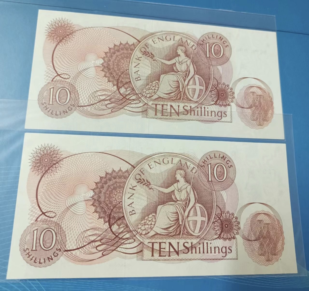 Chase Auction 第18期 - - 外钞、民国钞和人民币混合场！ 英女王C序列10先令，UNC，C29N887862、B12N094708两枚同拍，如图发货！