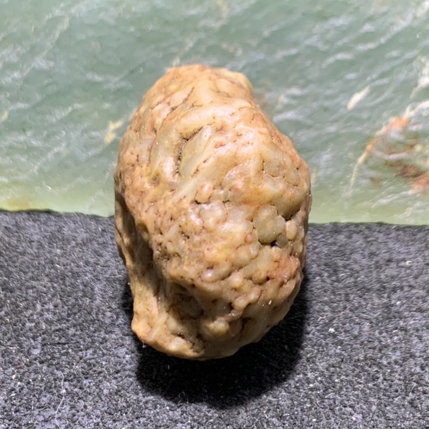 精美阿拉善筋脉石原石一颗