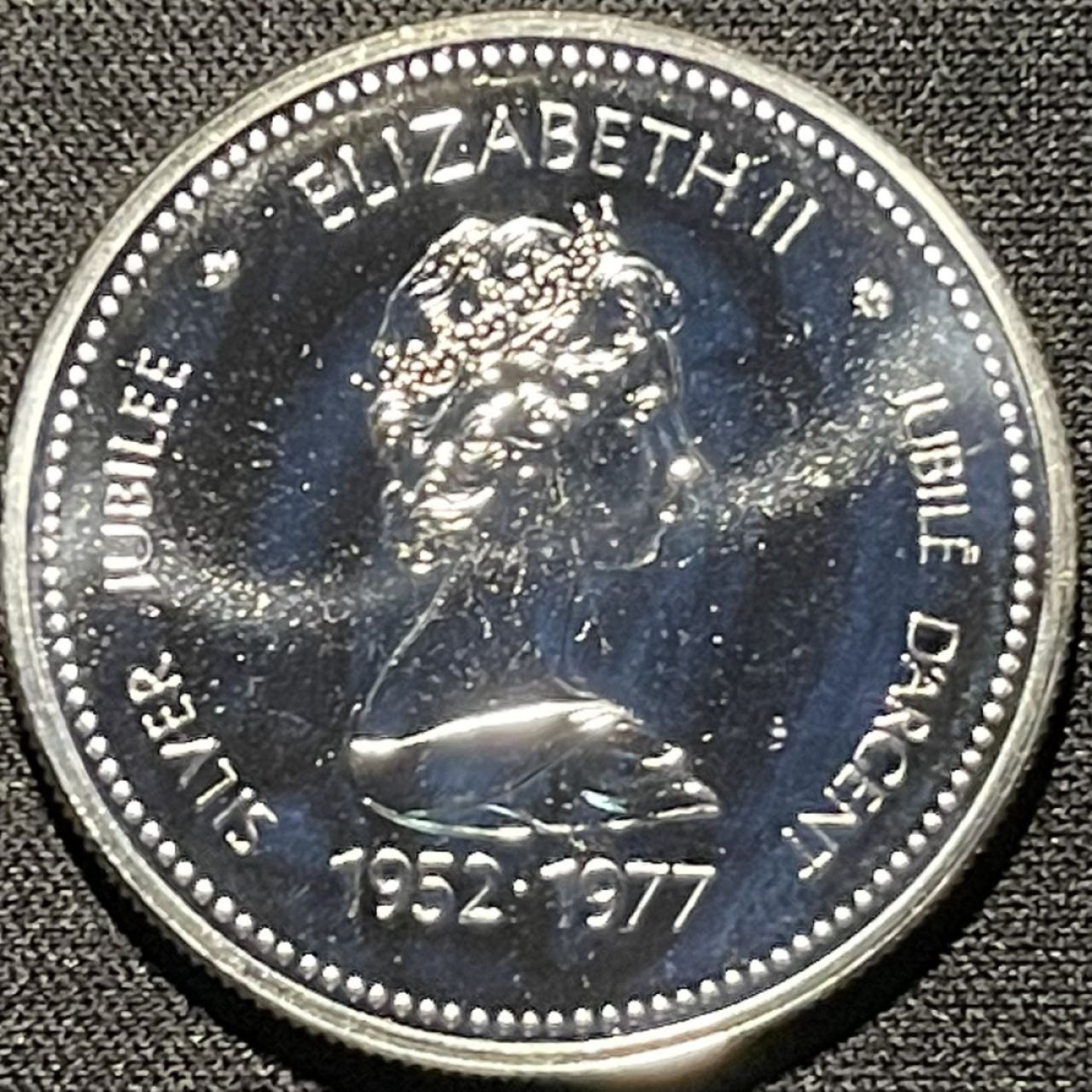 紫瑗钱币——第264期拍卖 加拿大 1977年 伊丽莎白二世银婚 1元 23.33克 0.5银 精制