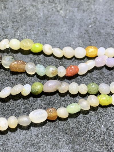 精美天然戈壁阿拉善多彩小米珠手串(手缠，项链)一条， 精美天然戈壁阿拉善多彩小米珠手串(手缠，项链)一条，