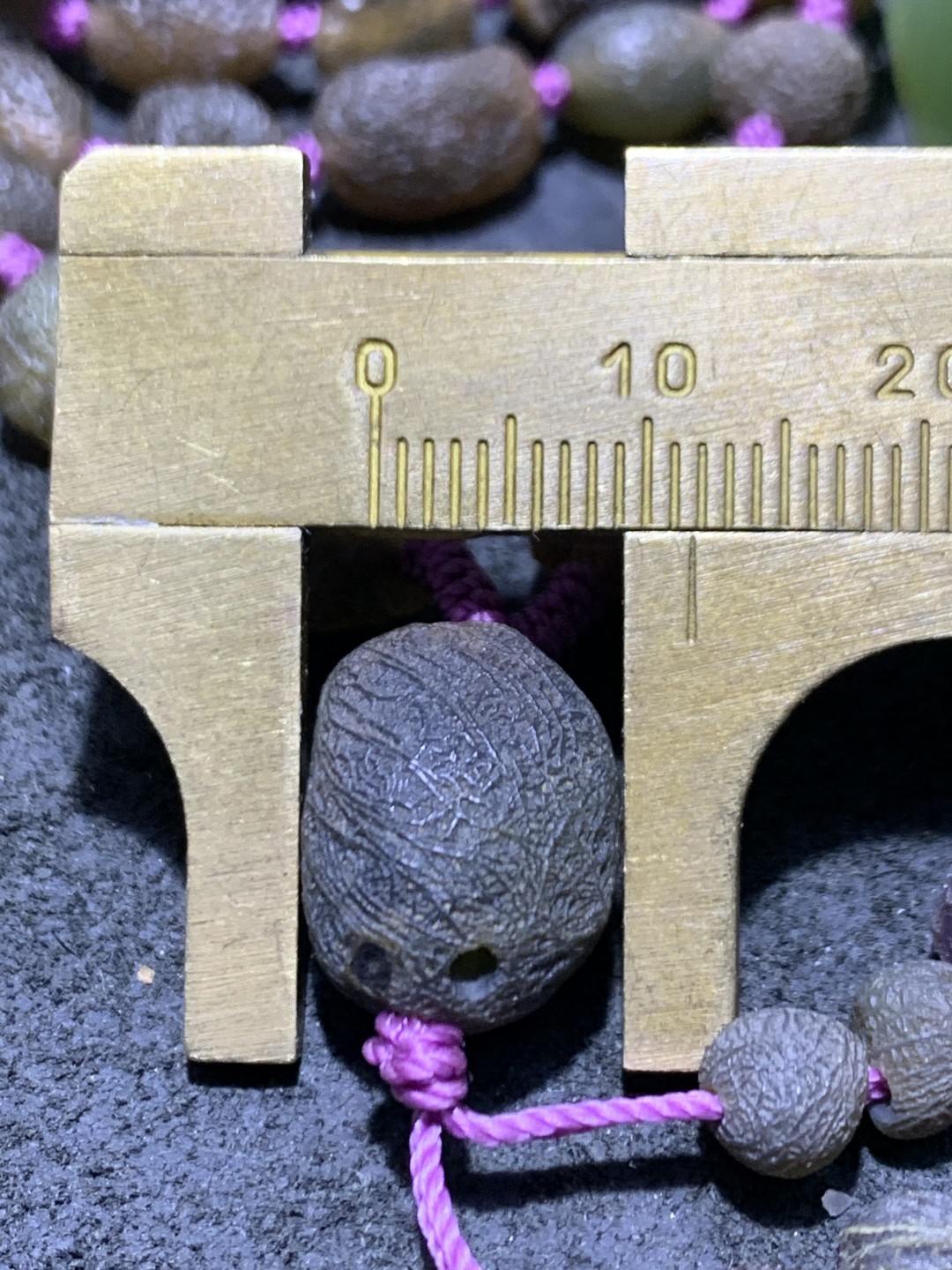 戈壁紫罗兰葡萄干筋脉原石108项链一条！