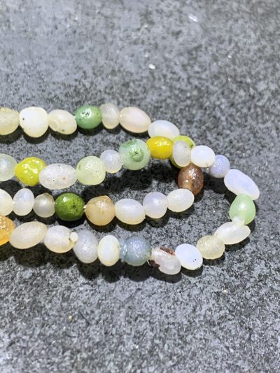 精美天然戈壁阿拉善多彩小米珠手串(手缠，项链)一条， 精美天然戈壁阿拉善多彩小米珠手串(手缠，项链)一条，